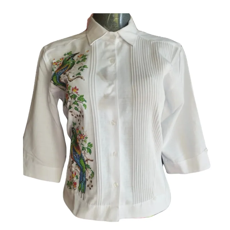 Guayabera y Bottom Negro con Detalle de Ave